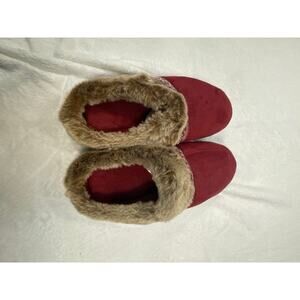 Isotoner Faux Fur Lined Slippers – Women's Size 9.5–10 Burgundy